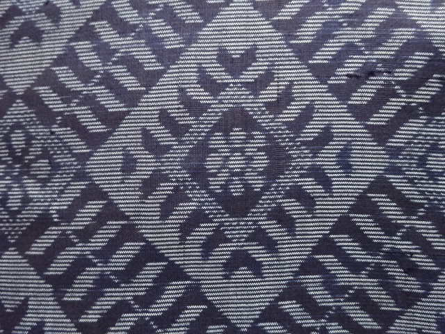 アンティーク　斜め格子に花菱模様織り出し本場正藍泥染大島紬着物